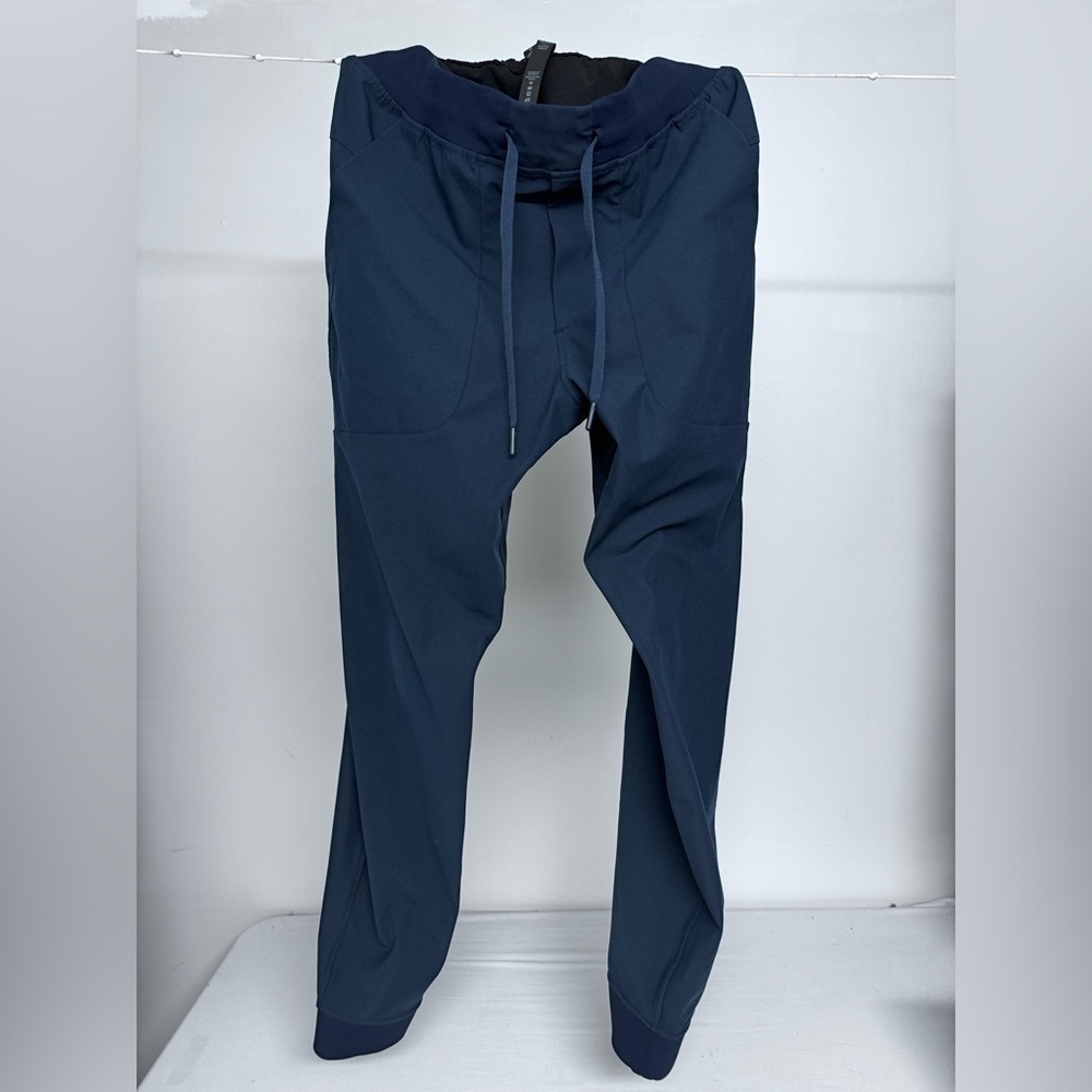 Lululemon Jogger - men’s size medium - navy blue